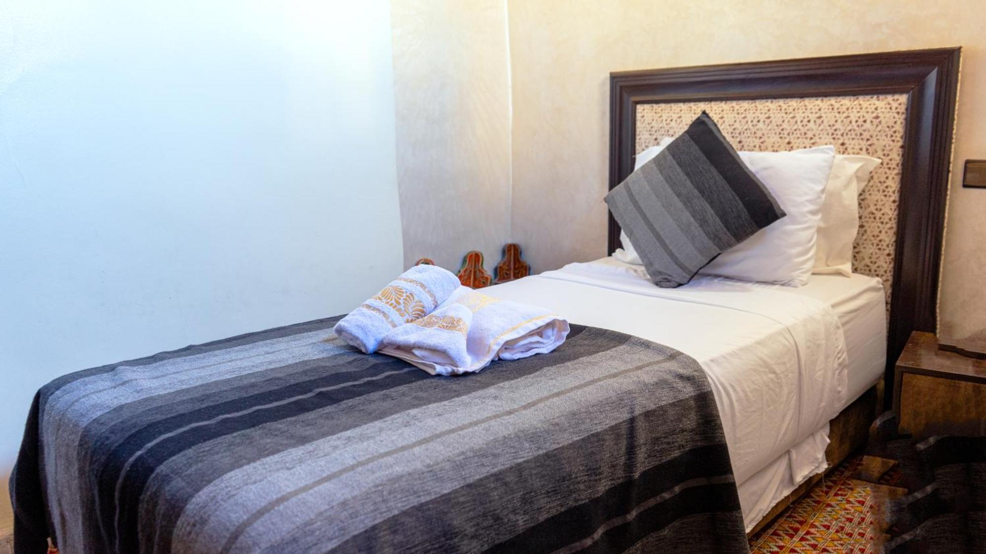 פס Riad Dar El Ouedghiri מראה חיצוני תמונה